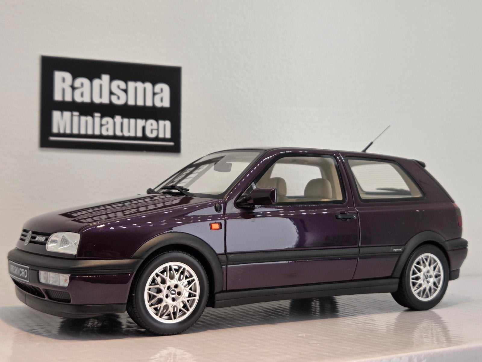 Volkswagen Golf Vr6 Mk3 Synchro - Paars - 1:18 Ottomobile, Hobby en Vrije tijd, Modelauto's | 1:18, OttOMobile, Auto, Ophalen of Verzenden