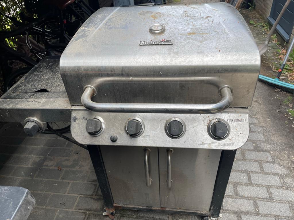 Char-Broil Gasbarbecue - Werkt, heeft opfrisbeurt nodig, Ophalen, Gebruikt