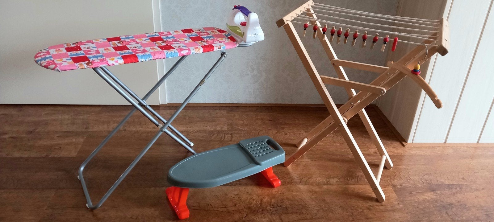 'IKEA' Houten Wasrekje, Strijkplanken en Strijkijzer, Ophalen, Zo goed als nieuw, Jongen of Meisje