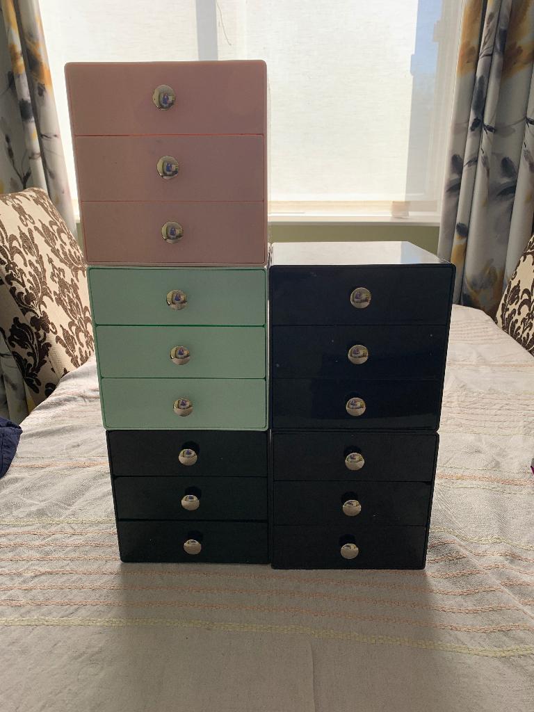5 stuks Make-up kastje 3 lades groen, zwart en roze, Huis en Inrichting, Kasten | Ladekasten, Gebruikt, Minder dan 100 cm, Minder dan 50 cm