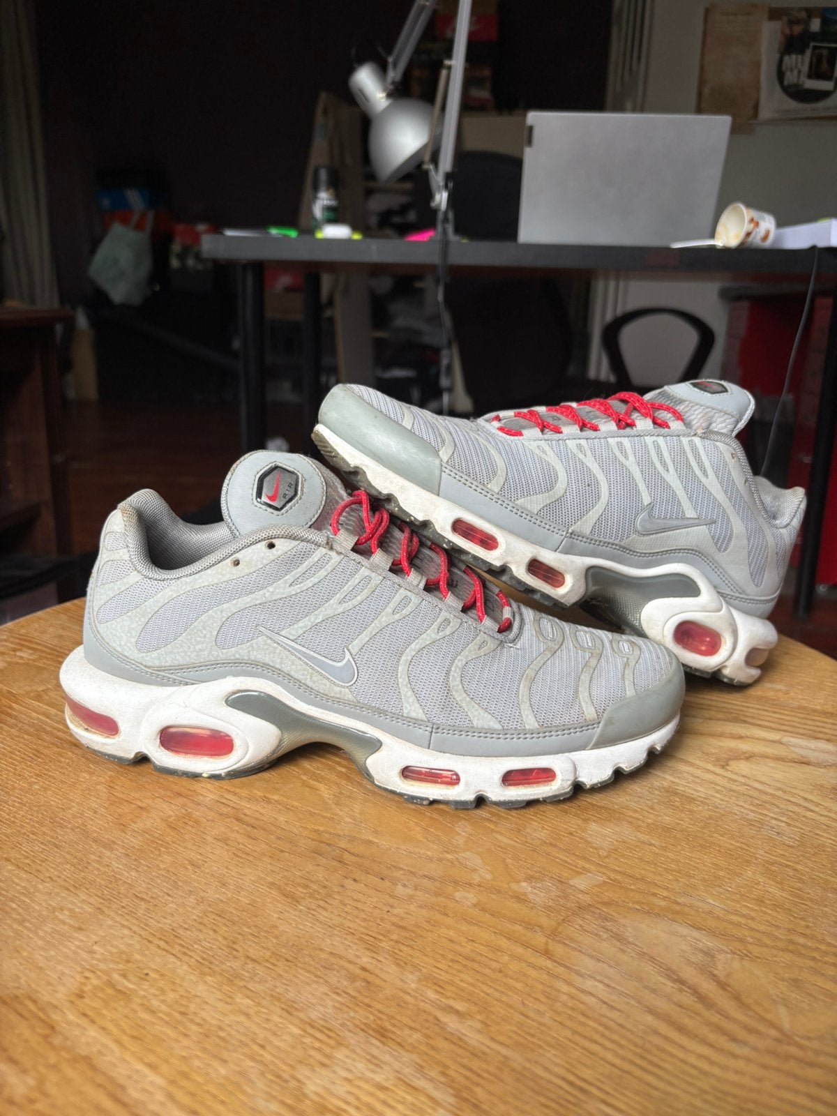 Nike air max plus TN grey red, Overige kleuren, Ophalen of Verzenden, Sneakers of Gympen, Zo goed als nieuw