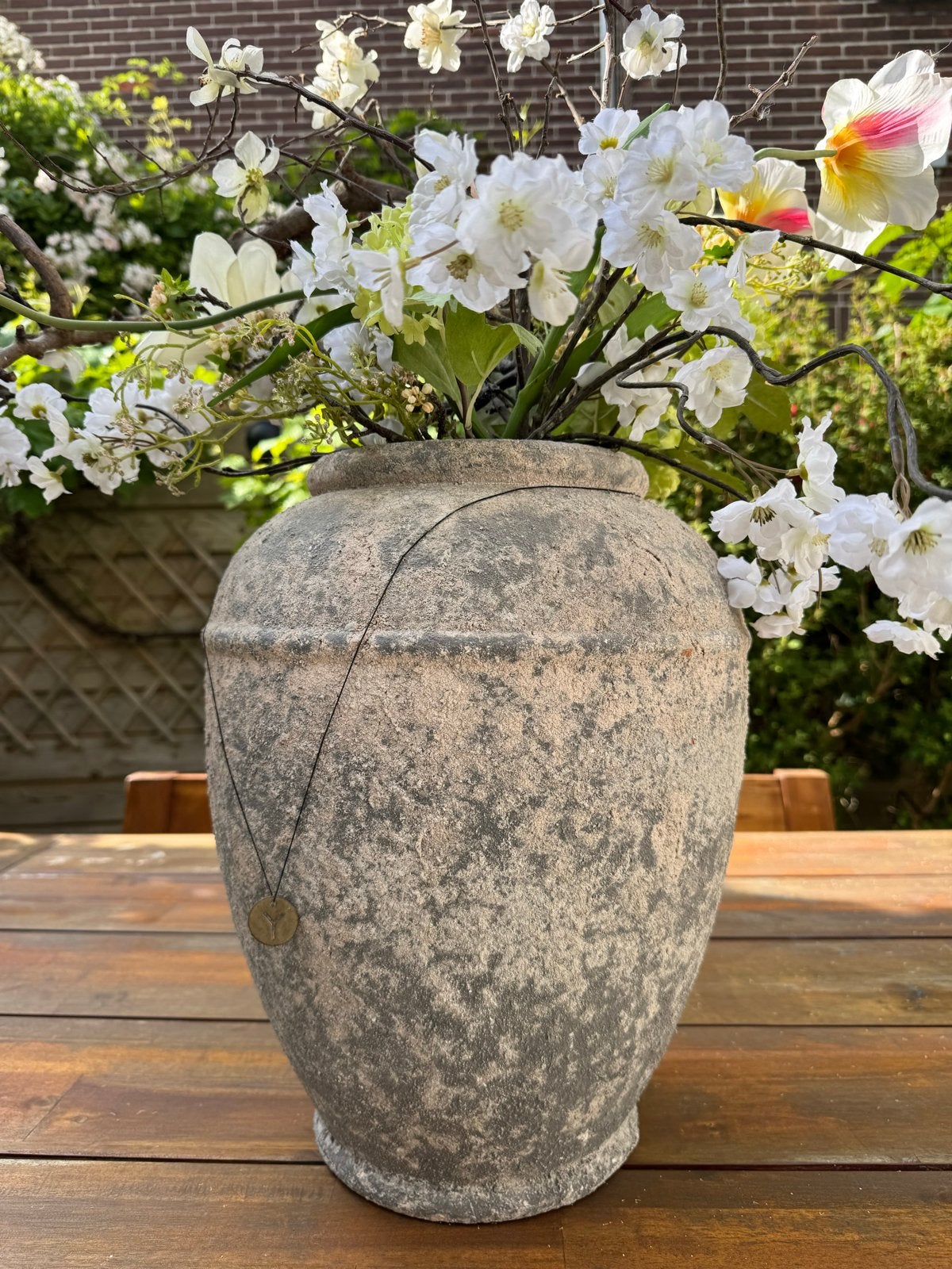 Grote decoratieve vaas met kunstbloemen, Huis en Inrichting, Woonaccessoires | Vazen, Ophalen, Overige kleuren, Minder dan 50 cm