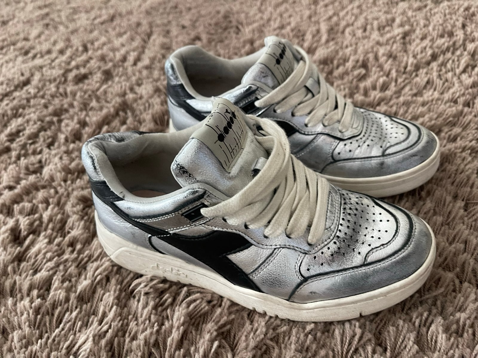 Diadora Sneakers Zilver/Zwart - Maat 37,5  4 1/2, Ophalen of Verzenden, Gedragen, Overige kleuren, Sneakers of Gympen