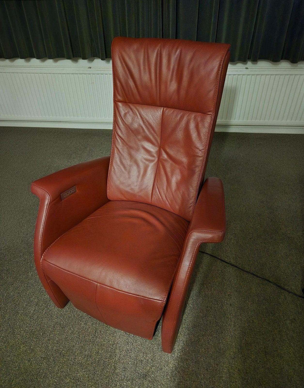 Elektrisch bedienbare zit- en ligstoel van leer, Huis en Inrichting, 100 tot 125 cm, Modern, Comfort, Leer, Ophalen of Verzenden