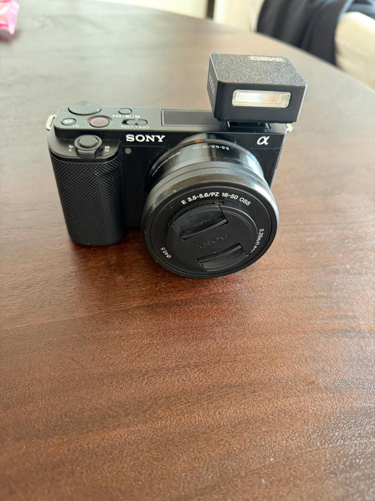 Sony ZV-E10 + E PZ 16-50mm, Ophalen of Verzenden, Zo goed als nieuw, Sony