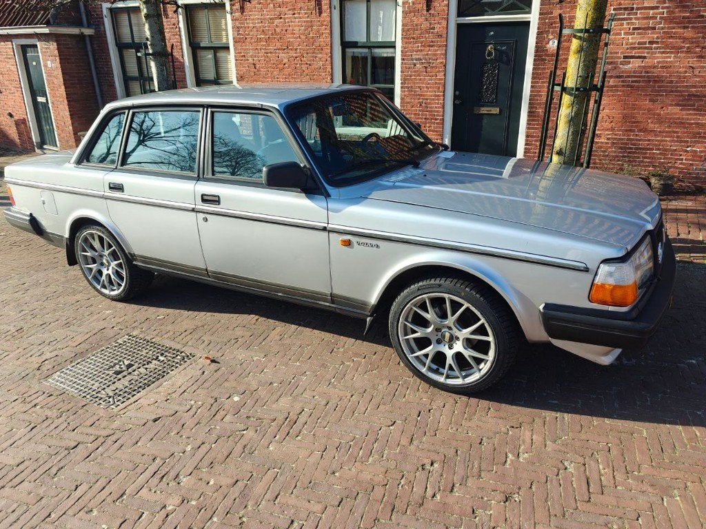 Volvo 240 2.0 1987 Grijs, foto 2
