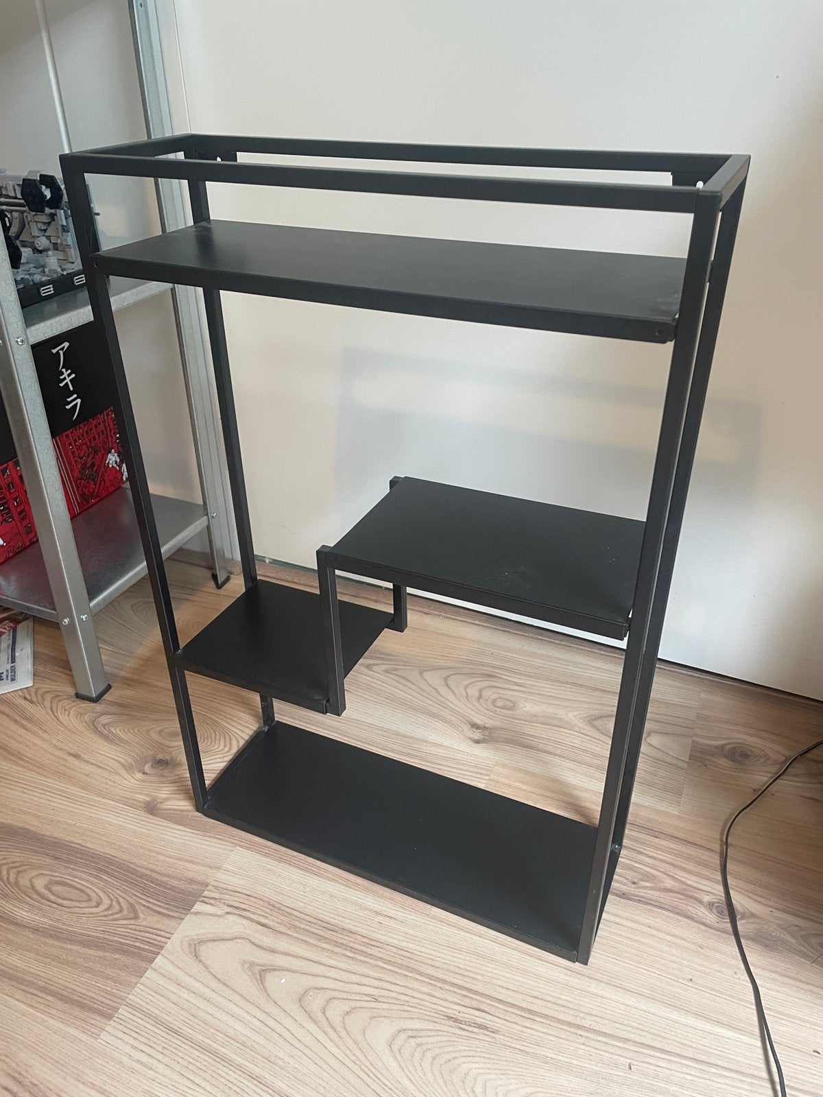 Ikea Lindåsen wandrek/boekenplank - Zwart metaal, Huis en Inrichting, Ophalen of Verzenden, Zo goed als nieuw