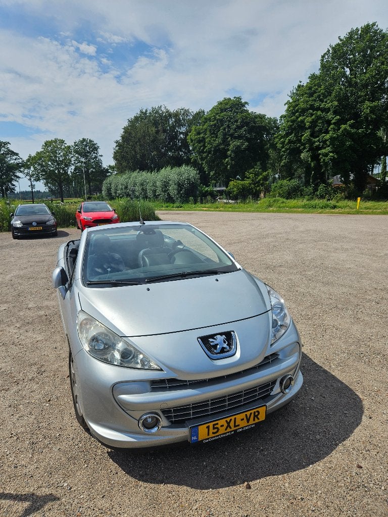 Peugeot 207 1.6 16V CC 2007 (met werkend dakje en carplay), Auto's, Peugeot, Voorwielaandrijving, Zwart, 4 cilinders, Cabriolet