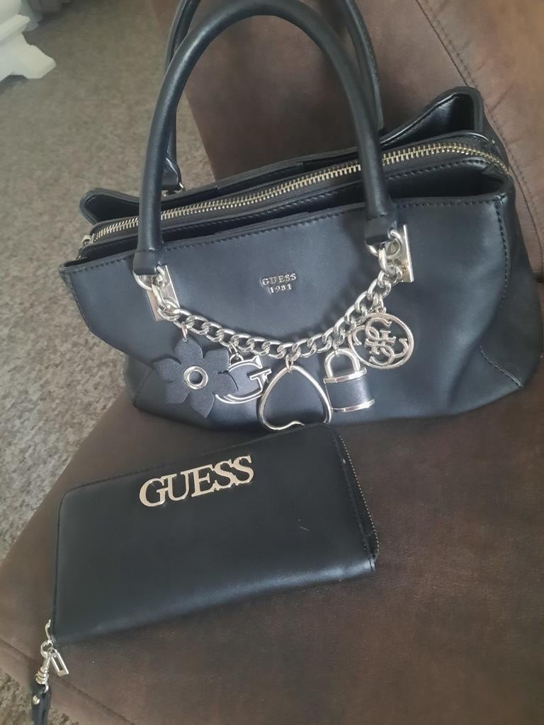 Guess tas met bijpassende portemonnee - Zwart, Sieraden, Tassen en Uiterlijk, Tassen | Damestassen, Ophalen of Verzenden, Gebruikt