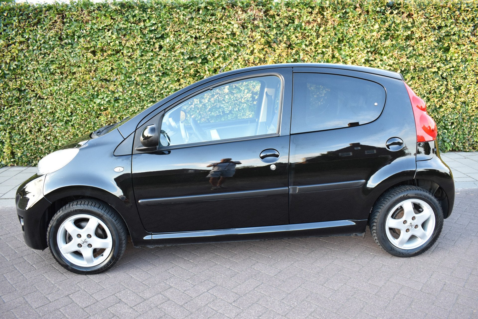 Peugeot 107 1.0-12V Black & Silver 5 deurs Puntgaaf!, Auto's, Peugeot, Voorwielaandrijving, Euro 5, 4 stoelen, Origineel Nederlands