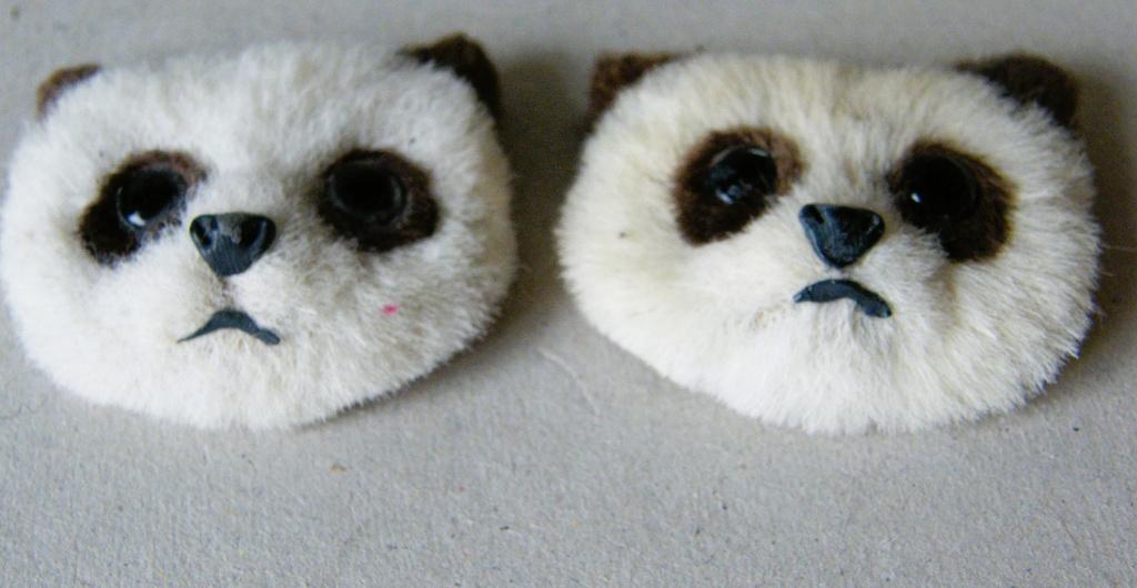 Twee speldjes / broches van Panda's, Ophalen of Verzenden, Zo goed als nieuw, Overige materialen