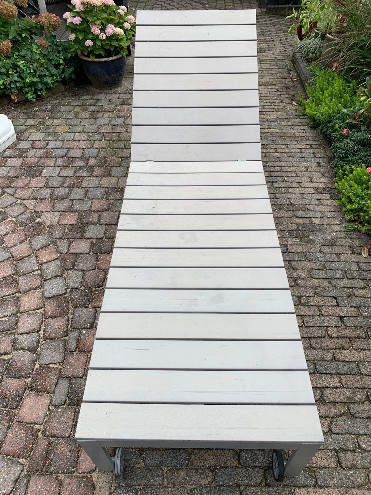 Gratis Ikea ligbed, Ophalen, Gebruikt, Aluminium, Verrijdbaar