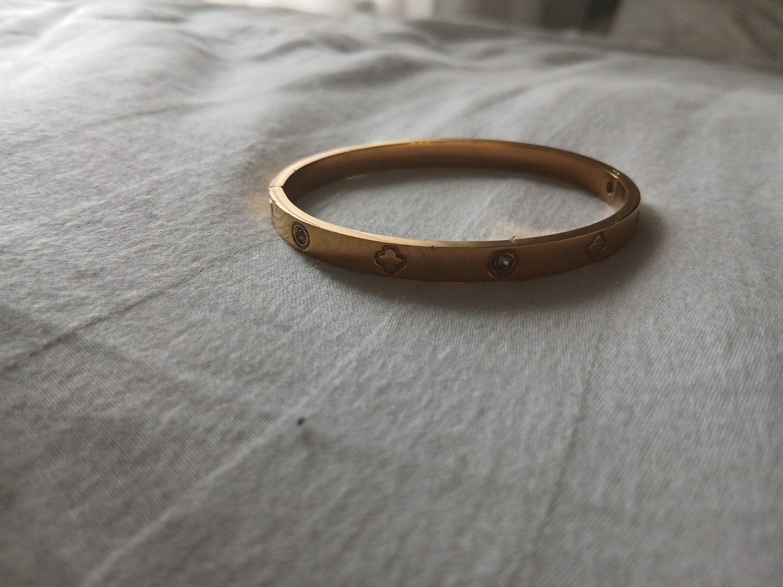 Gouden armband met klavertje vier en steentjes, Overige materialen, Gebruikt, Ophalen of Verzenden, Goud