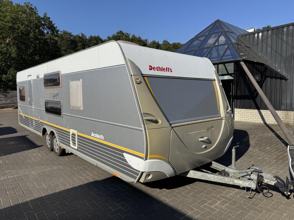 Dethleffs Camper Lifestyle 720 SK 2006 | Stapelbed, Caravans en Kamperen, Caravans, Rondzit, Schokbreker, 7 tot 8 meter, Bedrijf