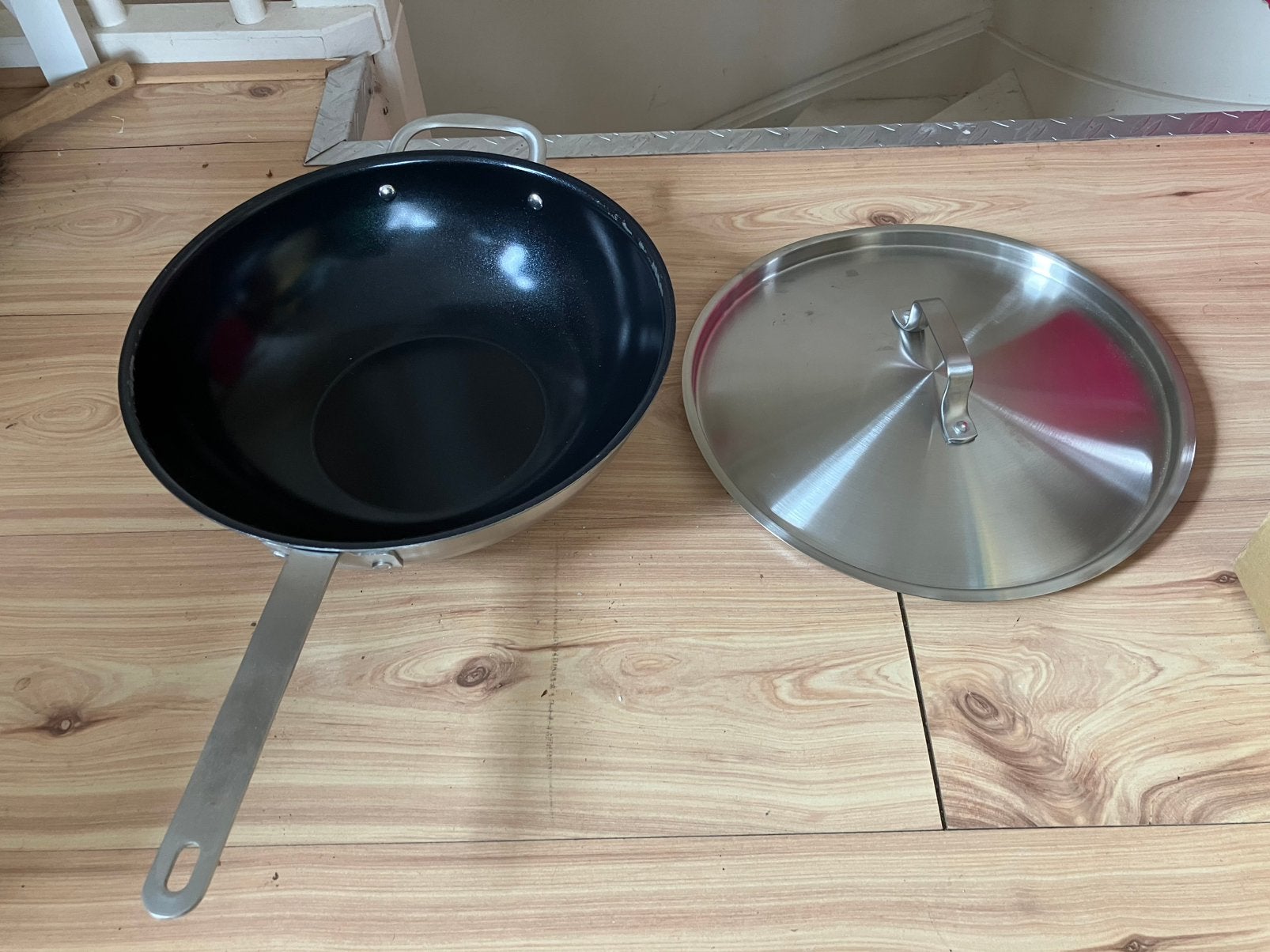 Soenil by ISENVI Wokpan met Deksel - 30 cm  (nieuw), Ophalen of Verzenden, Zo goed als nieuw, Rvs, Wok