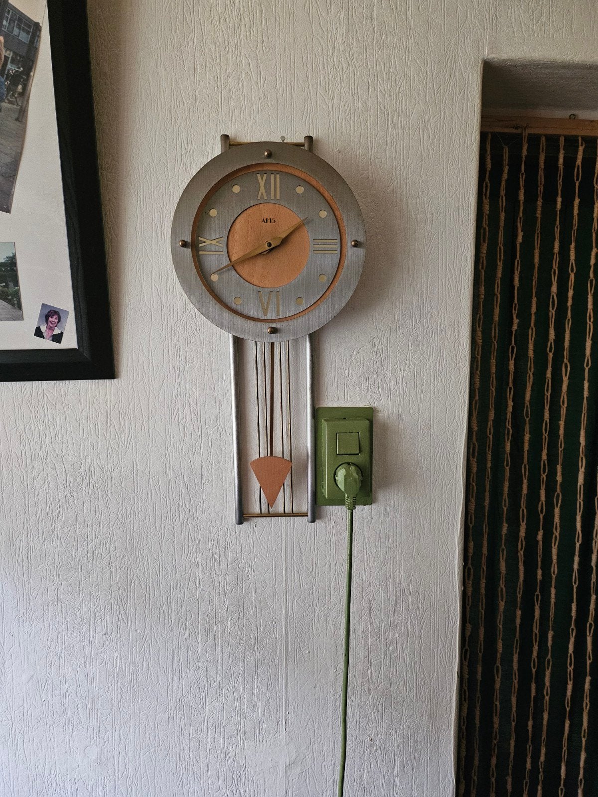 Vintage wandklok met slinger - stijlvol en functioneel, Antiek en Kunst, Antiek | Klokken, Ophalen of Verzenden