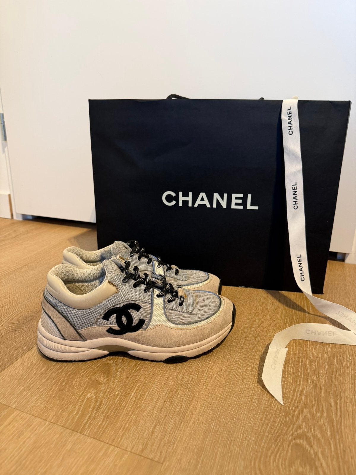 Chanel tennis sneakers grijs maat 39, Ophalen of Verzenden, Grijs, Sneakers of Gympen, Zo goed als nieuw