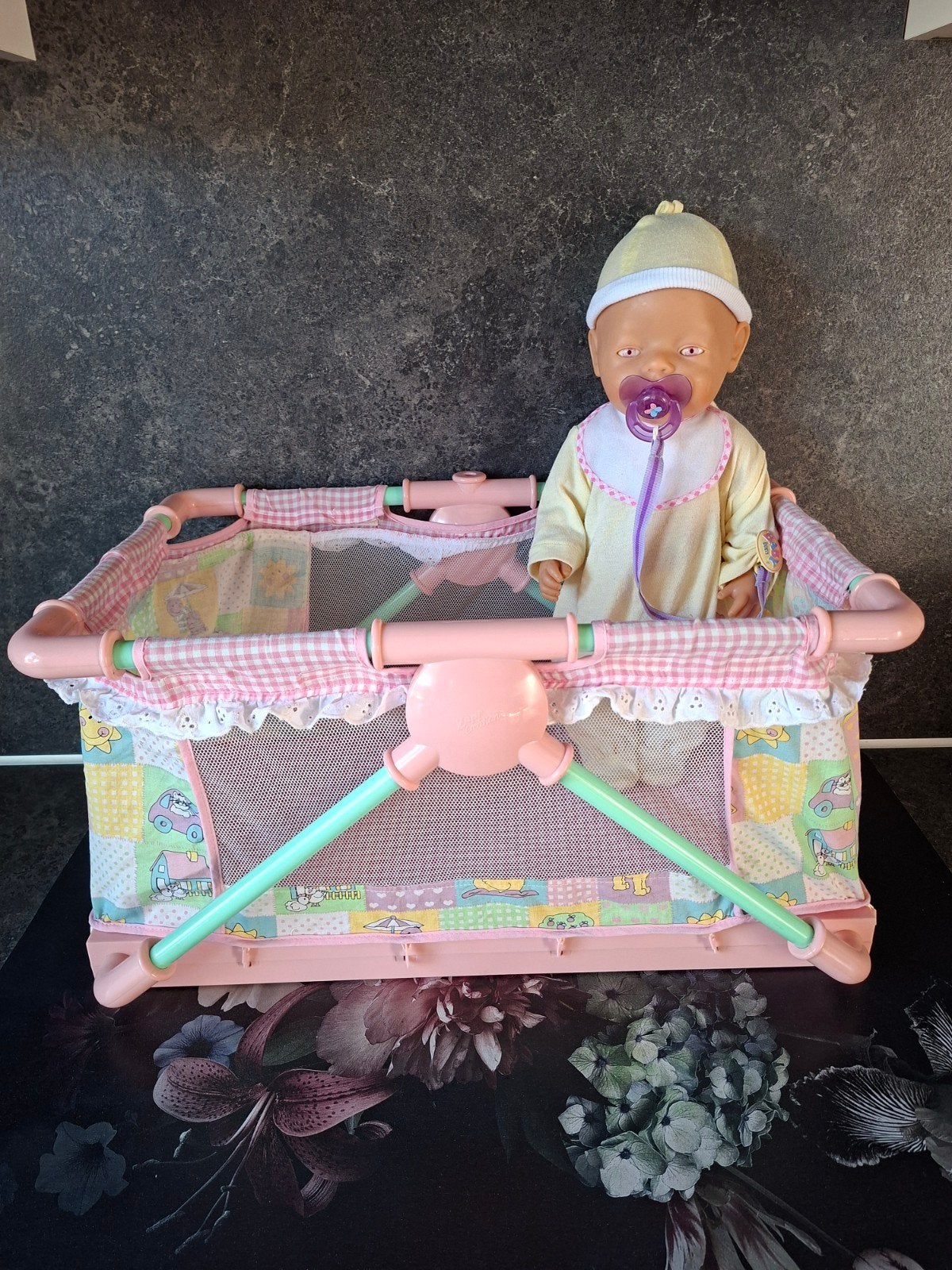 Vintage, Baby Born pop, bedje/box, autostoeltje, reiswieg, Ophalen of Verzenden