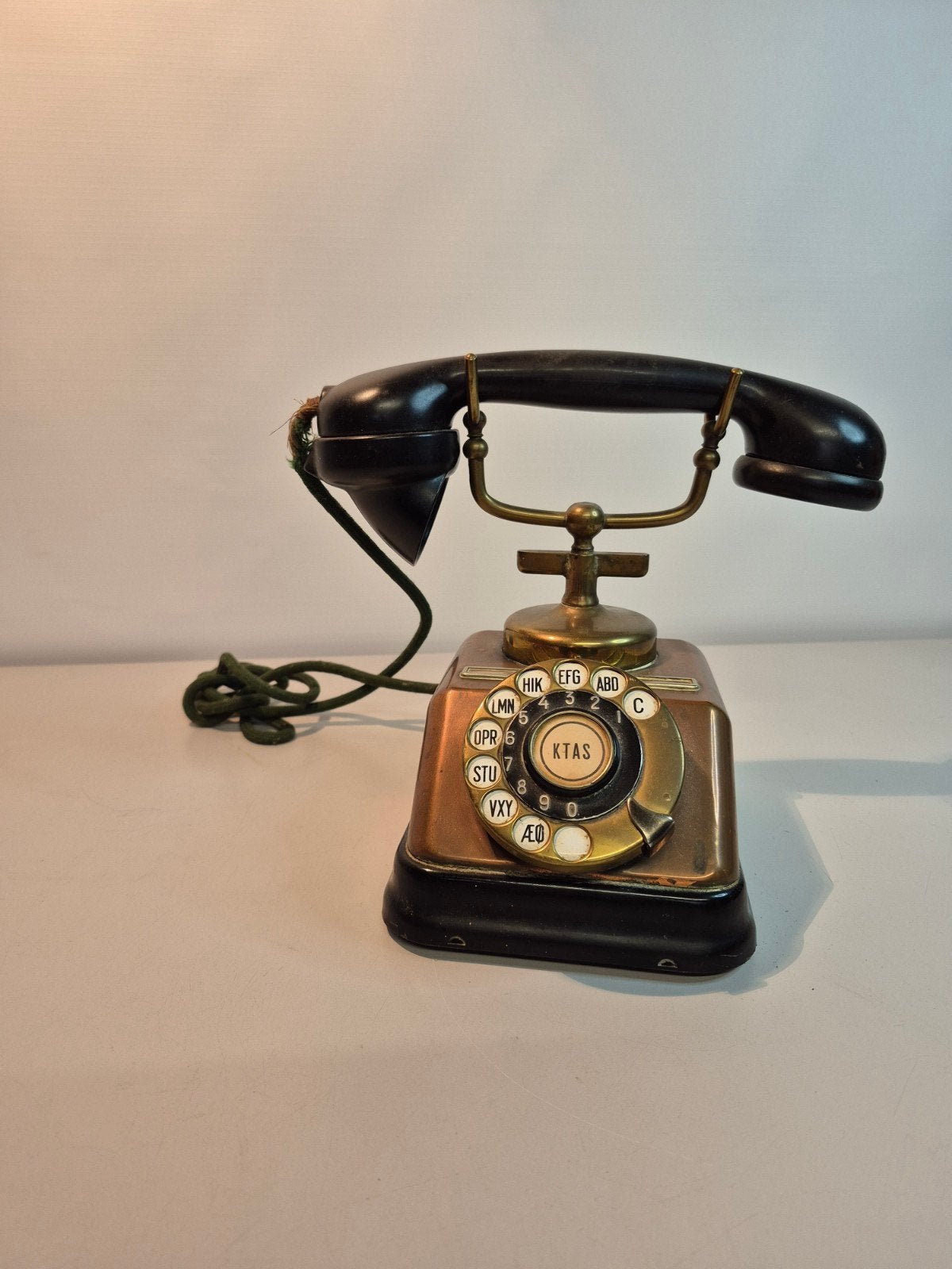jaren 20/30 telefoon van koper en bakeliet, Telecommunicatie, ., Ophalen of Verzenden, ., Bakeliet