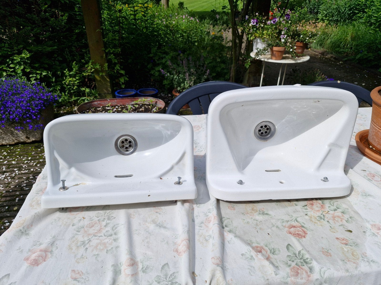 2x Witte Keramische Wastafel voor Badkamer/Toilet, Doe-het-zelf en Verbouw, Ophalen, Gebruikt, Steen, Wastafel