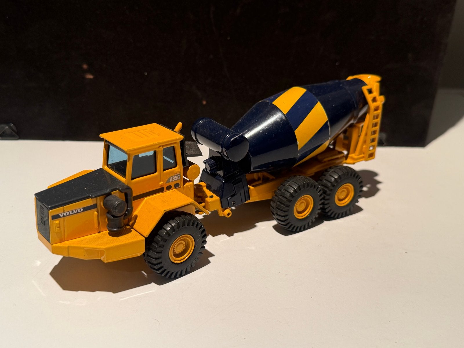 Volvo A35C 6x6 Betonmixer Model - Schaal 1:50, Ophalen of Verzenden, Zo goed als nieuw