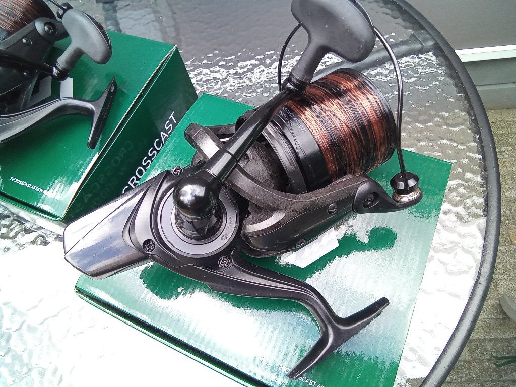 Karper molens Daiwa crosscast, Ophalen, Zo goed als nieuw, Molen