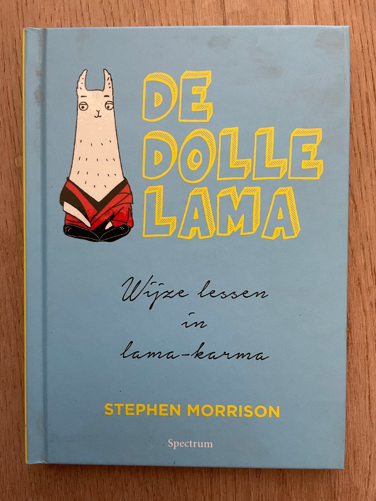 Stephen Morrison - De Dolle Lama: Wijze lessen in lama-karma, Boeken, Ophalen of Verzenden, Zo goed als nieuw, Spiritualiteit algemeen