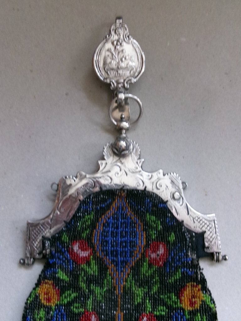 Zilveren beugel met kralentas en tashaak., Antiek en Kunst, Ophalen of Verzenden, Zilver