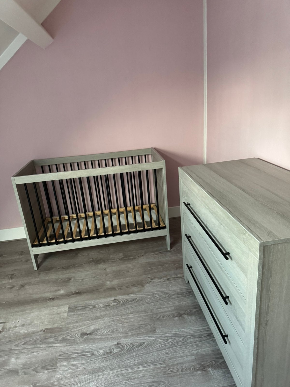 Nette babykamer set ledikant - commode - kast, Ophalen, Zo goed als nieuw, Jongetje of Meisje