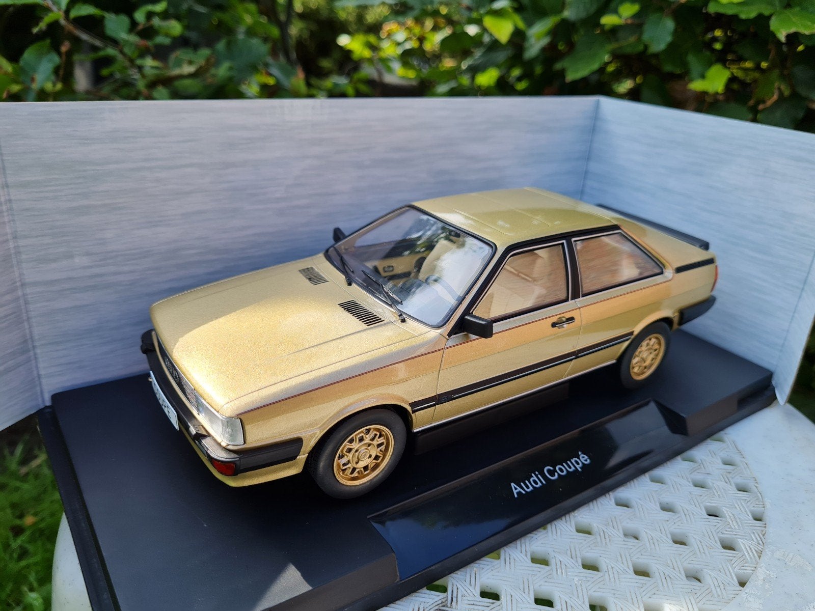 1:18 Audi GT Coupé uit 1982 Goud/Brons Model Car Groep, Ophalen of Verzenden, Nieuw, Auto, Overige merken