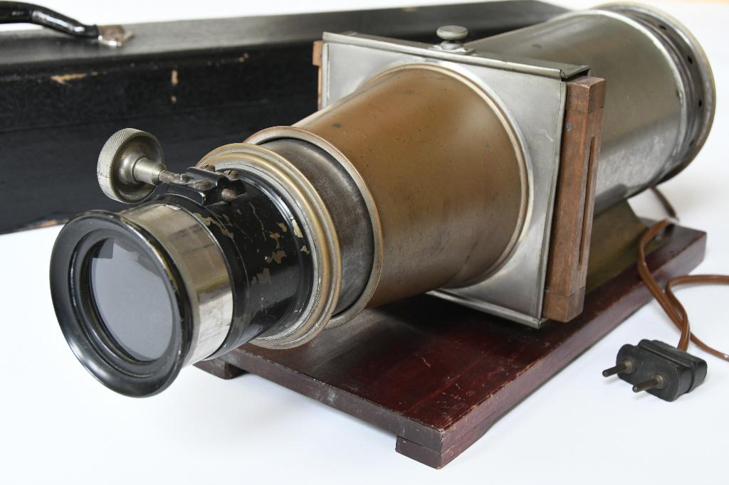 Antieke projector met scherm in doos, Ophalen, Gebruikt, Met scherm