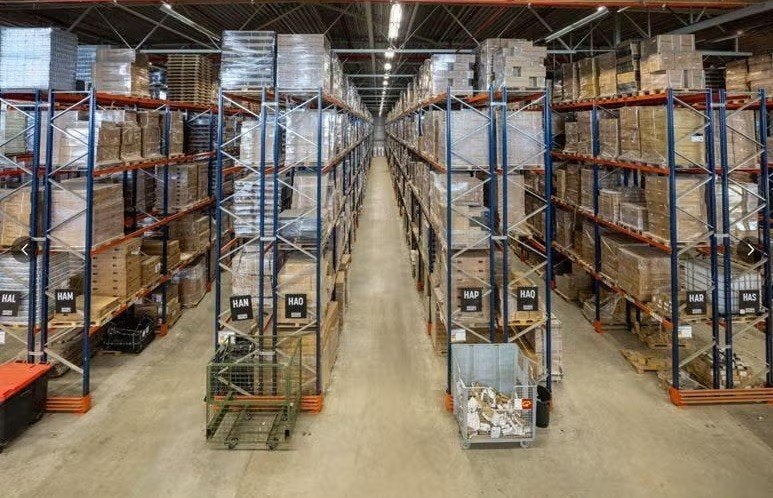 Mecalux palletstelling – 12.000 pallet plaatsen, Ophalen