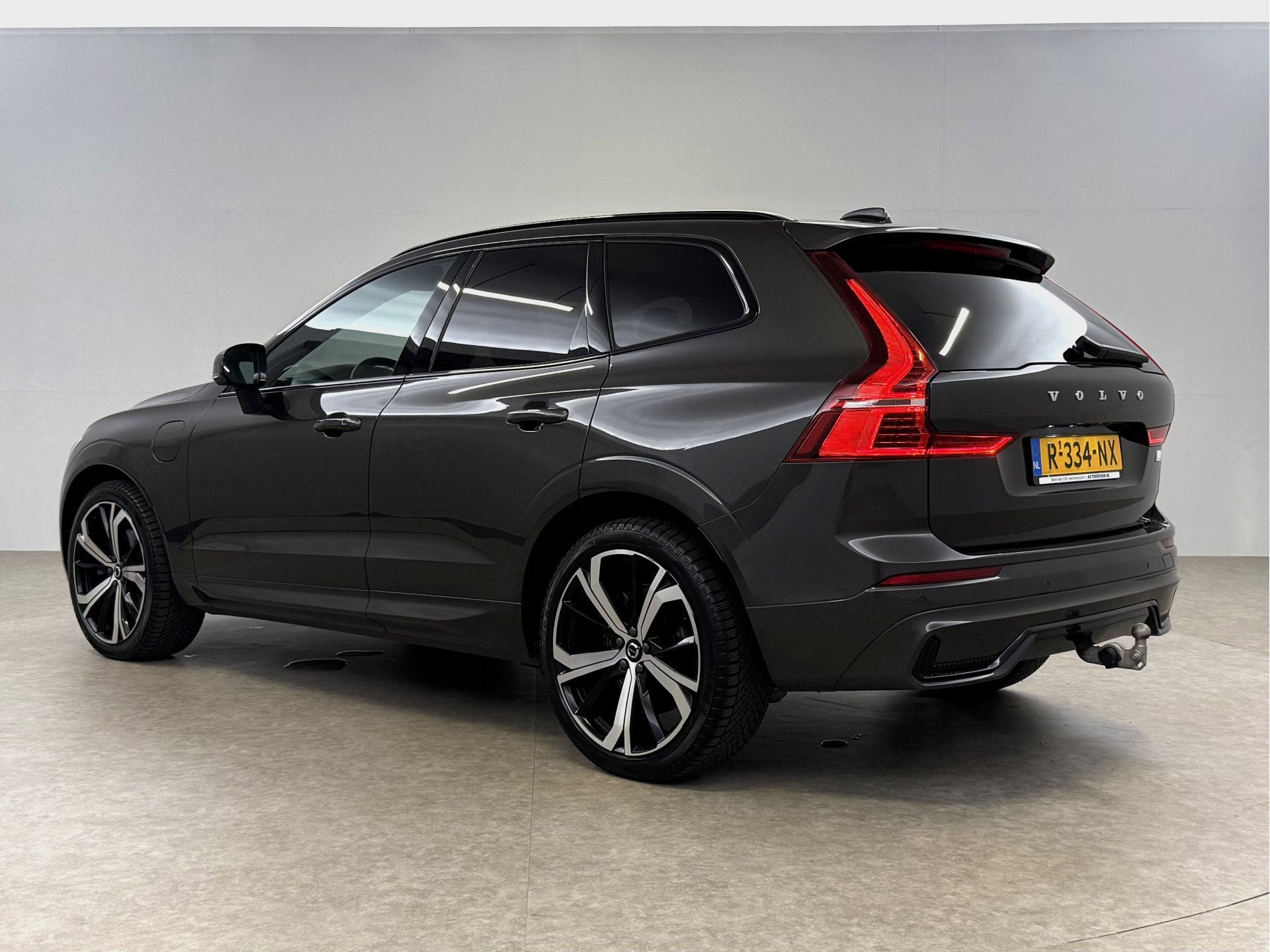 Volvo XC60 2.0 T6 Plug-in hybrid AWD Ultimate Dark R-Design, Auto's, Volvo, Automaat, Gebruikt, Euro 6, 4 cilinders