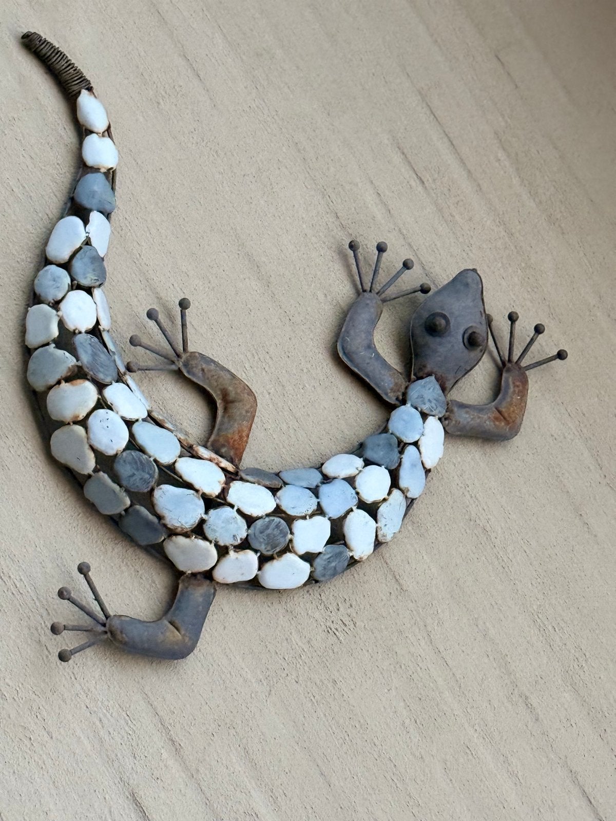Metalen wanddecoratie: hagedis, libelle, vlinders, Metaal, Wandsculptuur, Gebruikt, Meerkleurig