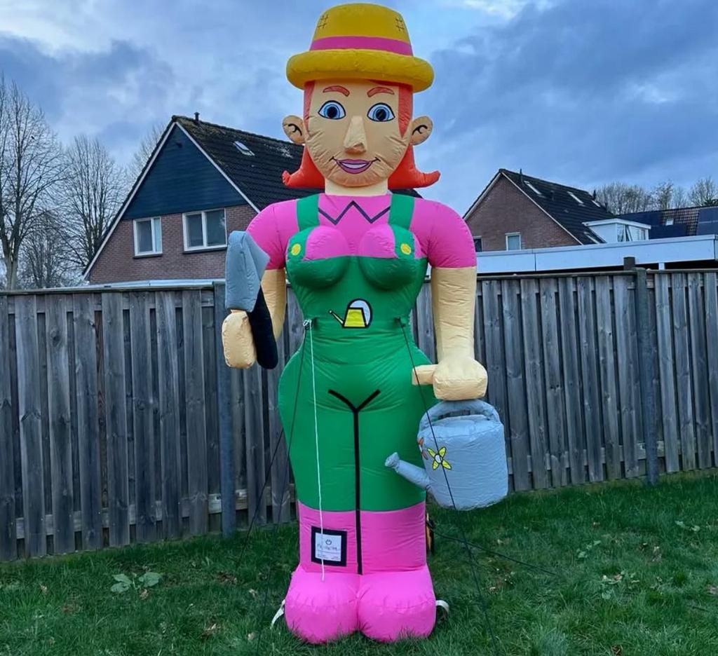 Sarah (Tuinvrouw) te huur FUNLUCHT Beilen 0613808090, Ophalen, Zo goed als nieuw