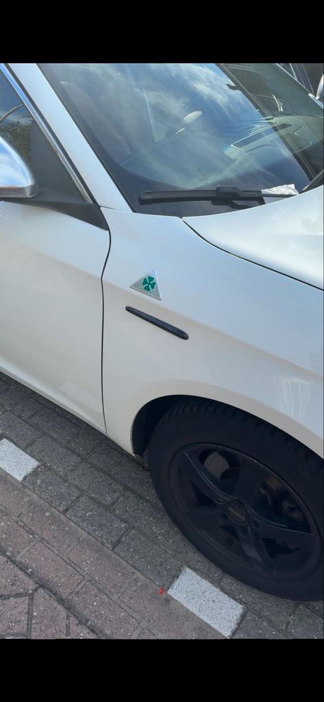 Alfa Romeo Giulietta 1.4 Turbo Multi AIR 2010 Wit, Auto's, Voorwielaandrijving, Euro 5, Wit, Bruin