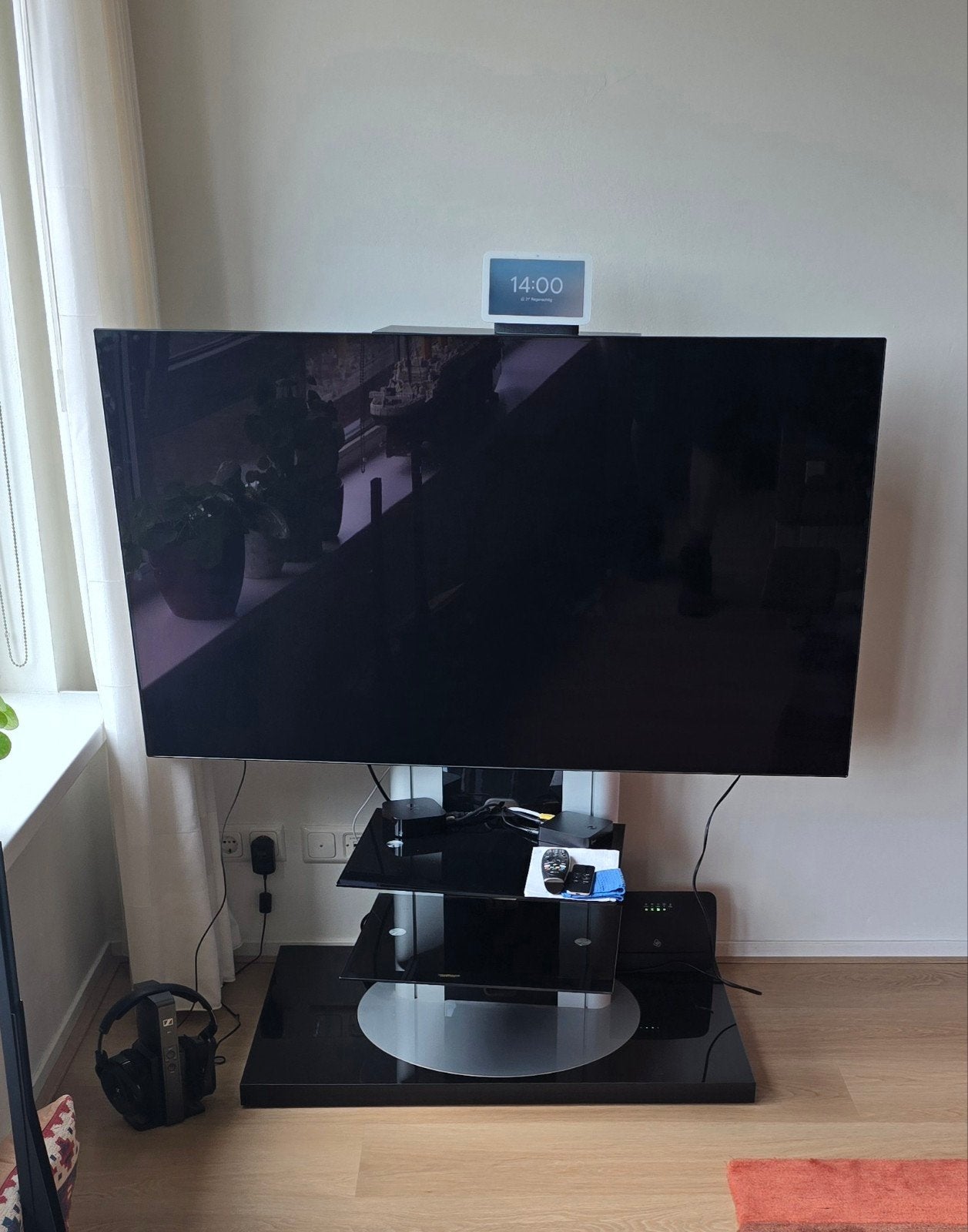 Draaibaar TV Meubel met verstelbare glazen platen, Ophalen, Gebruikt, 100 tot 150 cm, 50 tot 100 cm