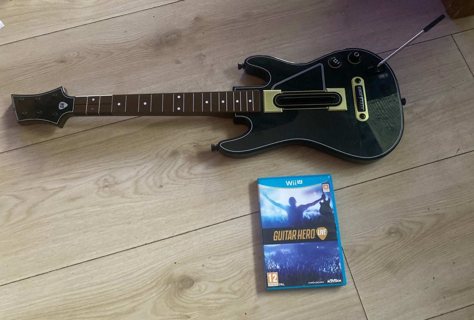 Guitar Hero Live voor Wii U met gitaar, Muziek, Gebruikt, 1 speler, Eén computer