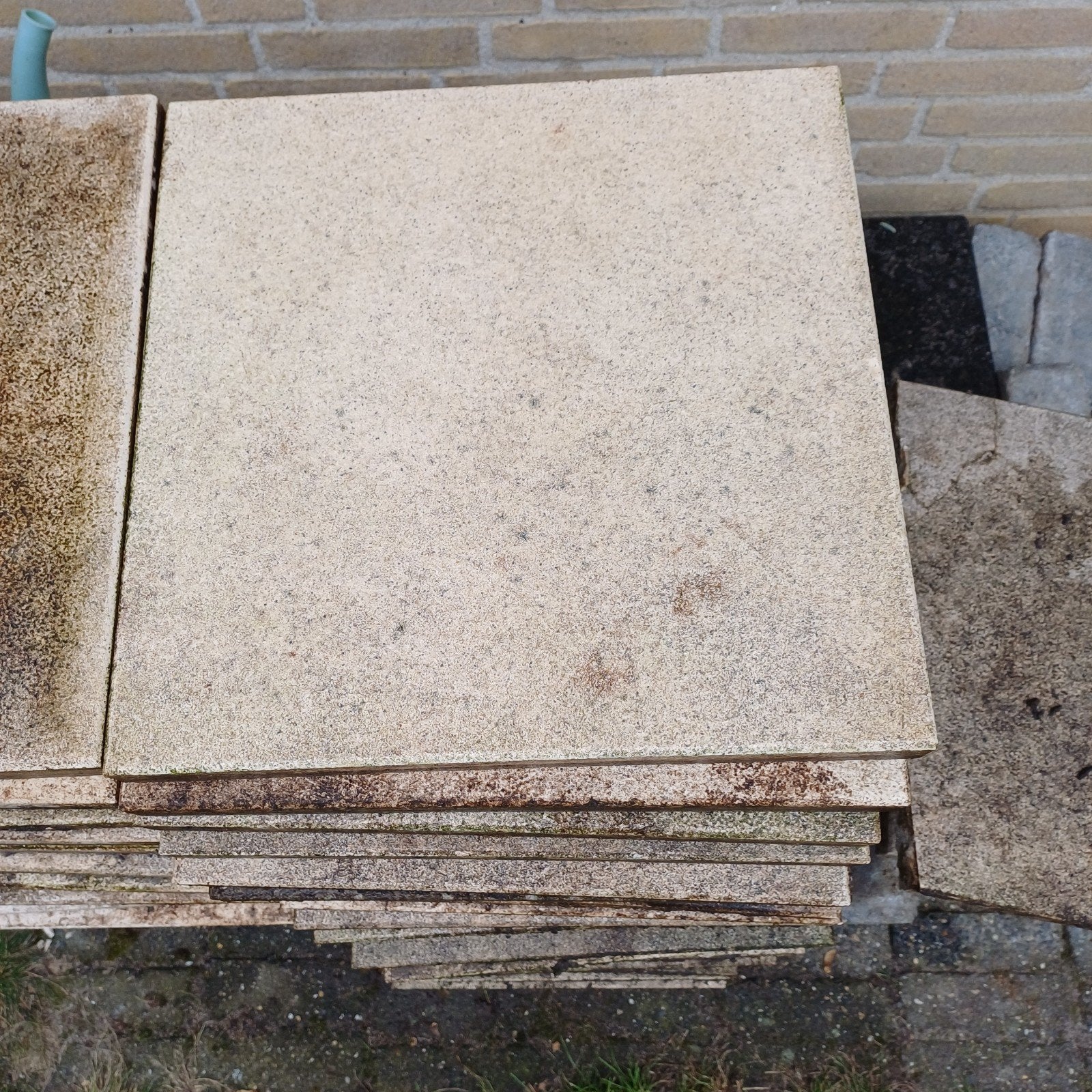 Gratis 75 tuintegels, Tuin en Terras, Ophalen, Gebruikt, 10 m² of meer, Beton