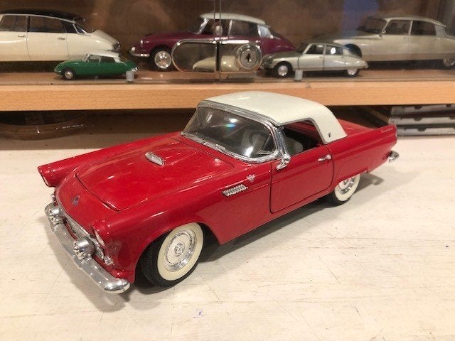 1:18 Ford T-Bird 1957 Revell Hardtop Rood/wit, Ophalen of Verzenden, Gebruikt, Auto, Revell