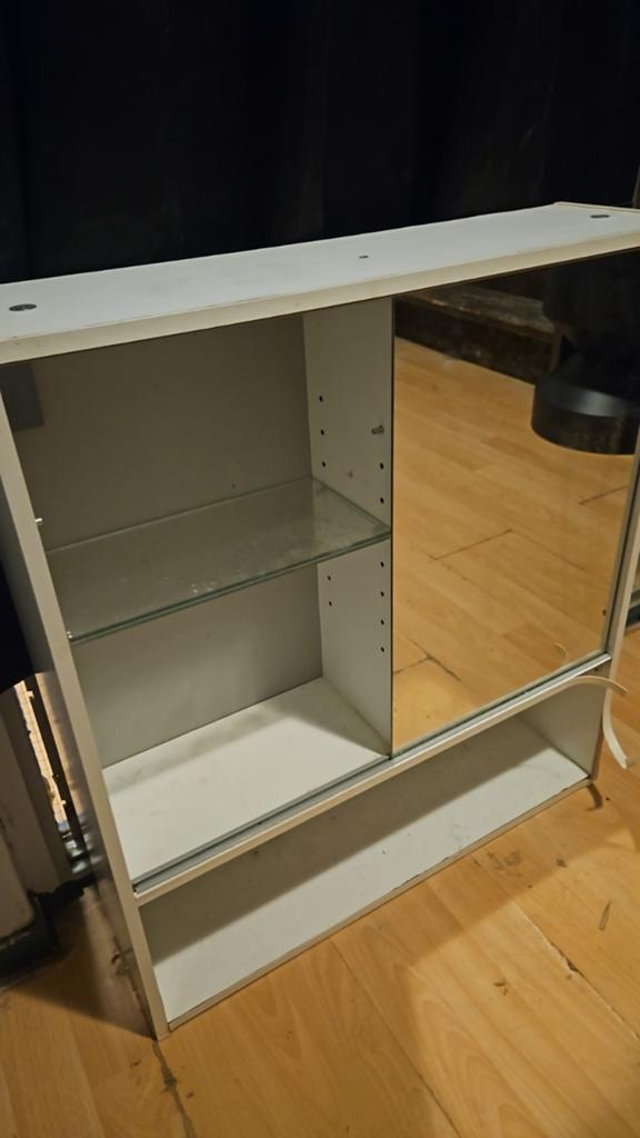 GRATIS Ikea badkamerkast BESCHADIGINGEN Zondag 24/5 ophalen, Ophalen, Gebruikt