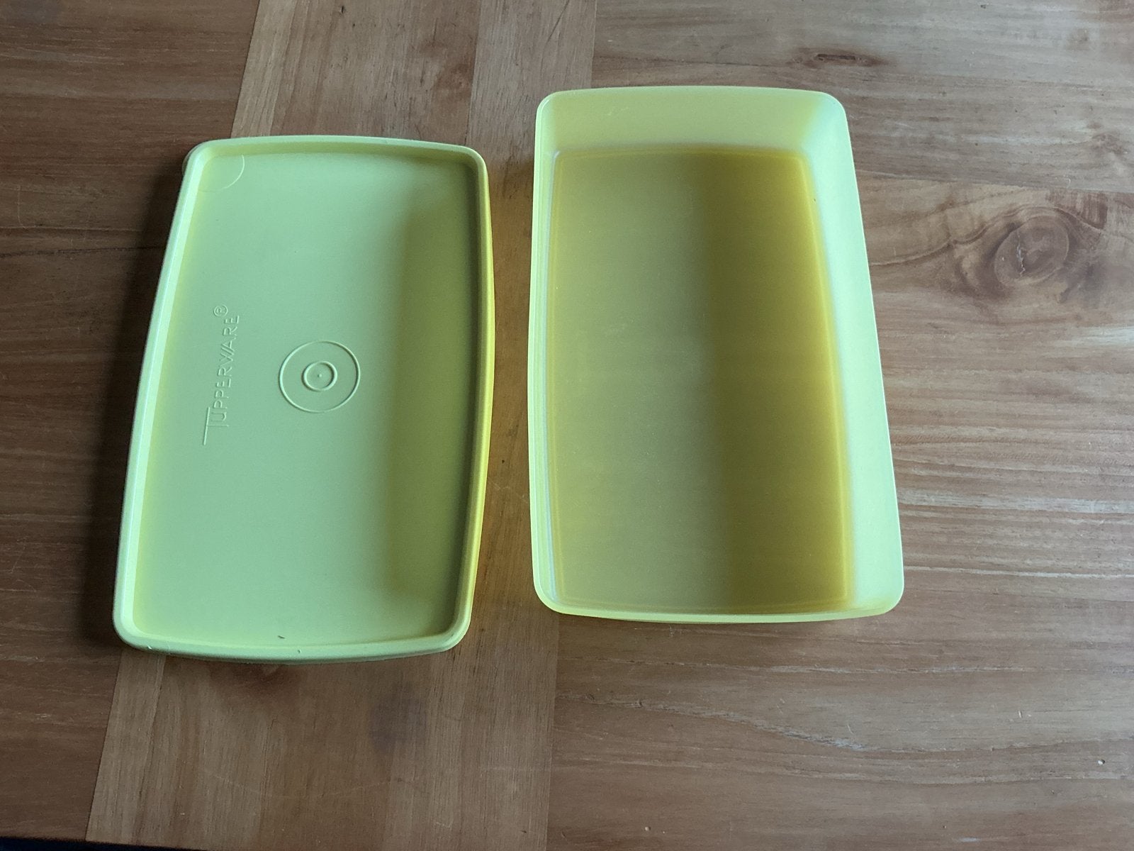 Tupperware rechthoekig bakje - voor bijv vleeswaren (0.8L), Gebruikt, Bewaardoos, Geel, Ophalen of Verzenden