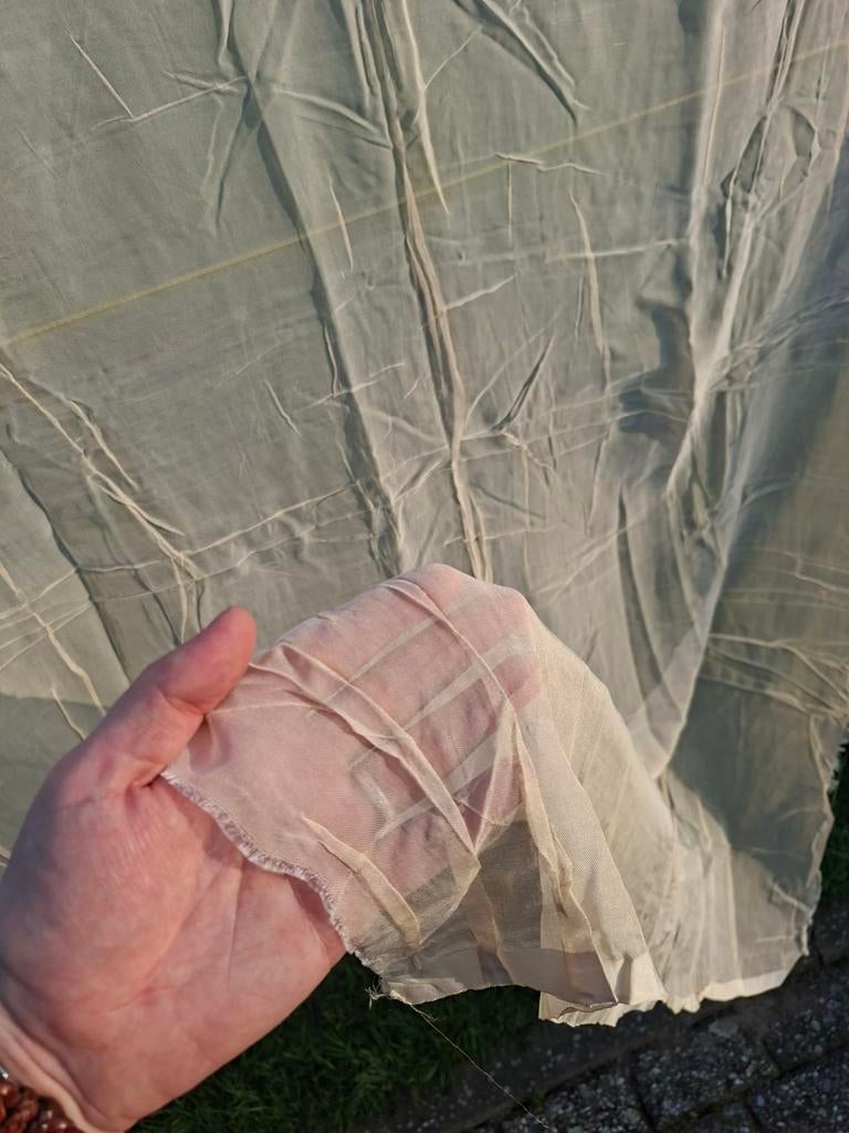 Oud stuk vitrage champagnekleur, Antiek en Kunst, Antiek | Kleden en Textiel, Ophalen of Verzenden