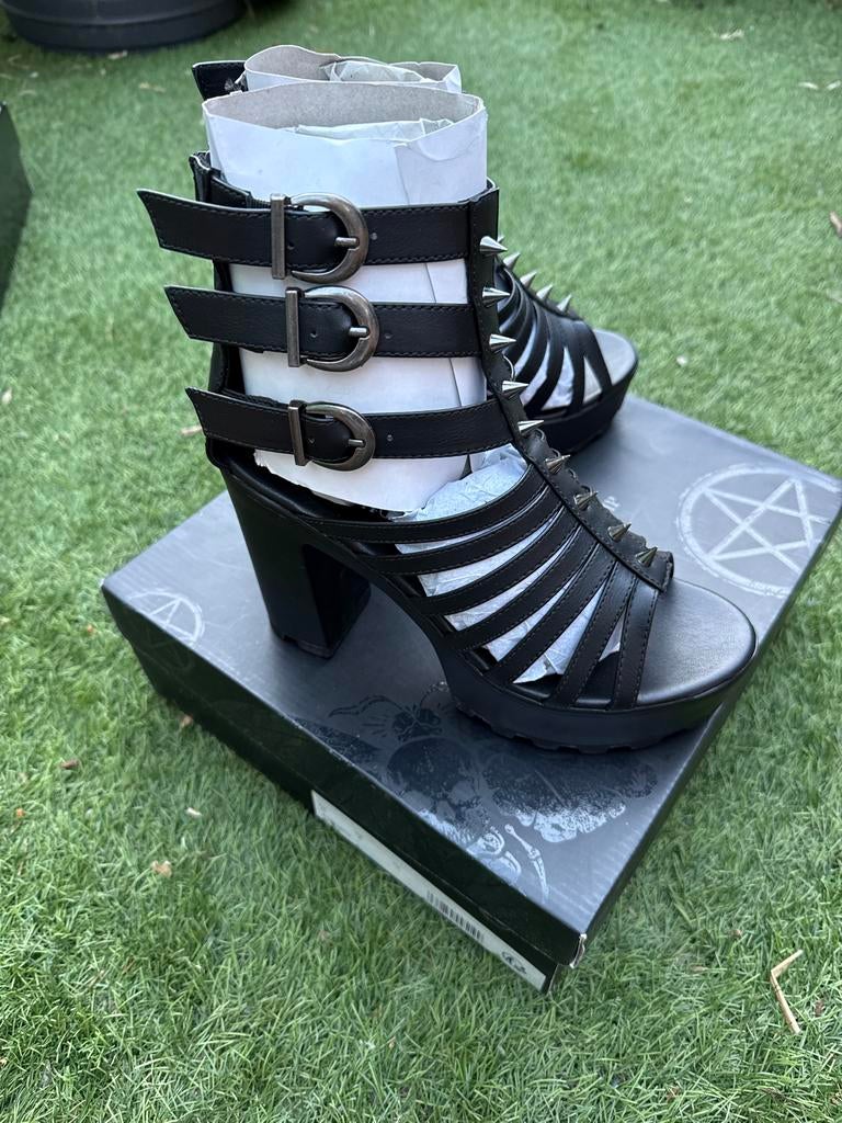 Nieuwe Gothic Hakken met Gespen en Spikes - Maat 38, Ophalen of Verzenden, Nieuw, Zwart, Schoenen met hoge hakken