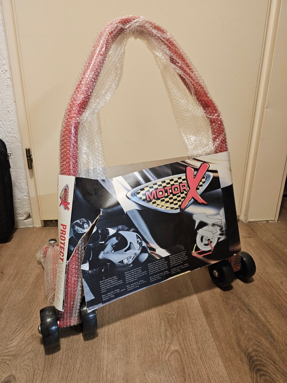 Nieuwe MotorX motorstandaard, Ophalen, Nieuw