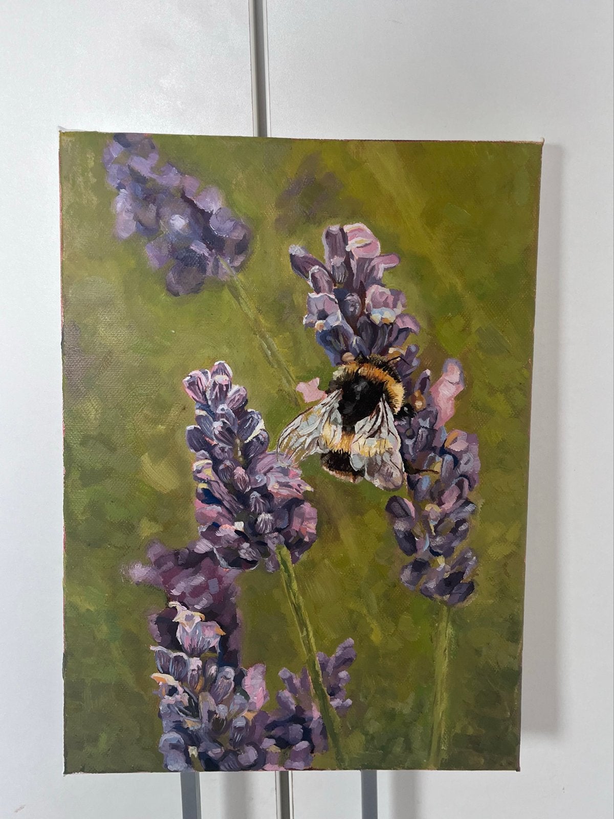 Handgeschilderd Olieverf Schilderij: Hommel op Lavendel, Antiek en Kunst, Kunst | Schilderijen | Modern, Handgeschilderd, Ophalen of Verzenden