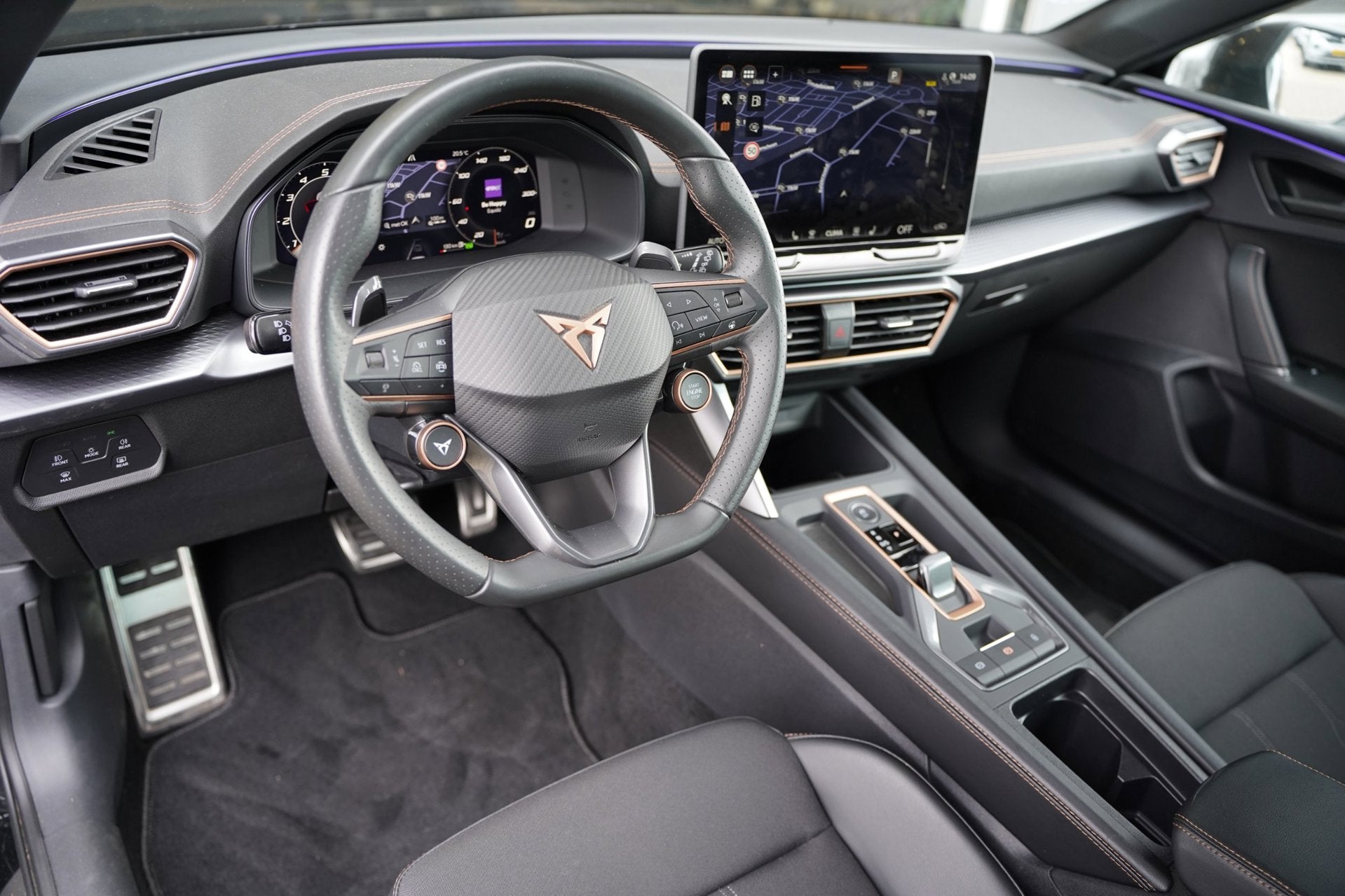 CUPRA Leon 1.5 eTSI DSG 150PK Facelift Led Navi Cam SuperSpo, Auto's, Dealer onderhouden, Zwart, 4 cilinders, 150 pk