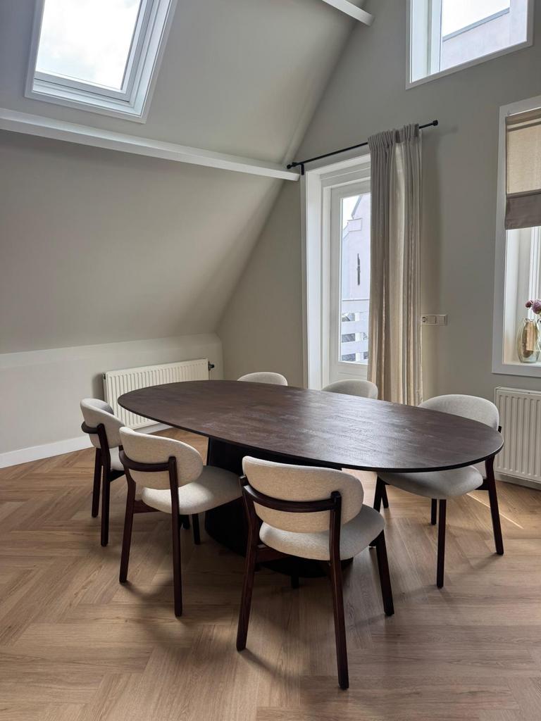 Ovale Eettafel Aron Mangohout bruin 250cm, Huis en Inrichting, 100 tot 150 cm, 200 cm of meer, Ophalen of Verzenden, Zo goed als nieuw
