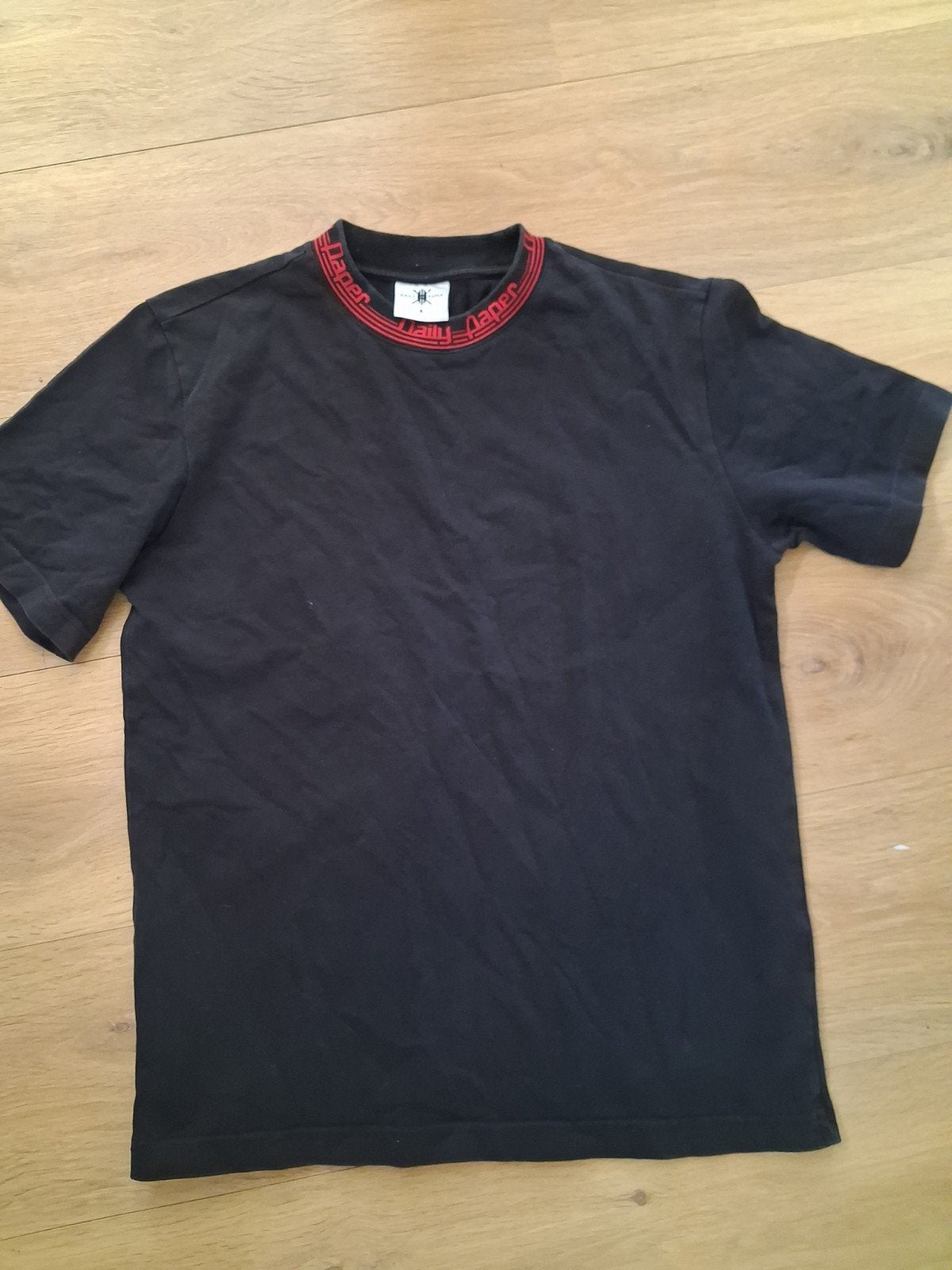 Daily Paper T-shirt - Maat S - Zwart met rood detail, Zwart, Ophalen of Verzenden, Zo goed als nieuw, Daily Paper