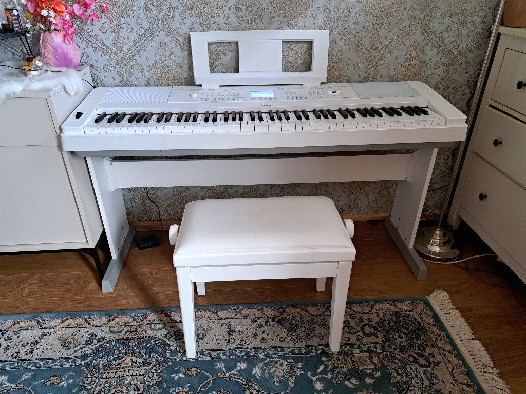 Yamaha portable grand 660, Muziek en Instrumenten, Ophalen, Wit, Zo goed als nieuw, Digitaal